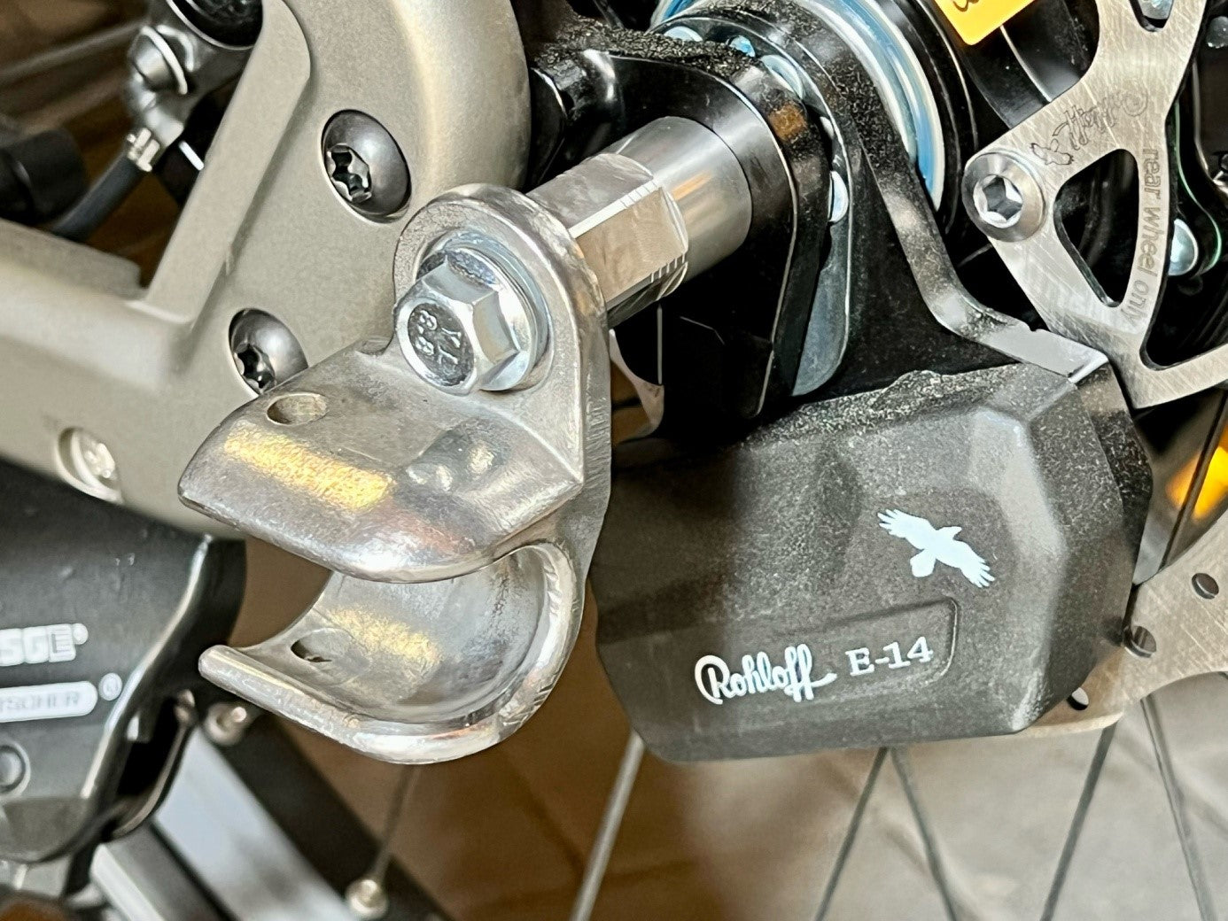 Eixo de aperto rápido com adaptador universal | comprimento de aperto 143mm - 153mm