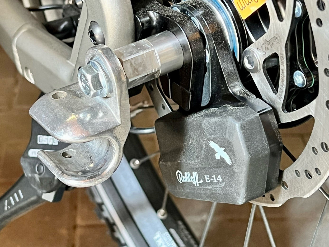 Eixo de aperto rápido com adaptador universal | comprimento de aperto 154mm - 165mm